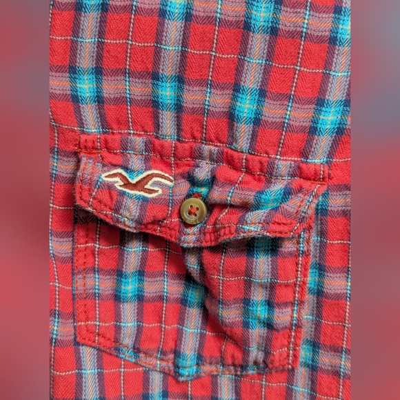 Hollister women's button down plaid shirt (size medium) - Picture 5 of 7